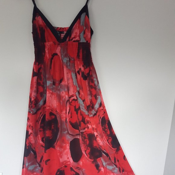 Cami Maxi Dress in Red Floral - Picture 2 of 2
